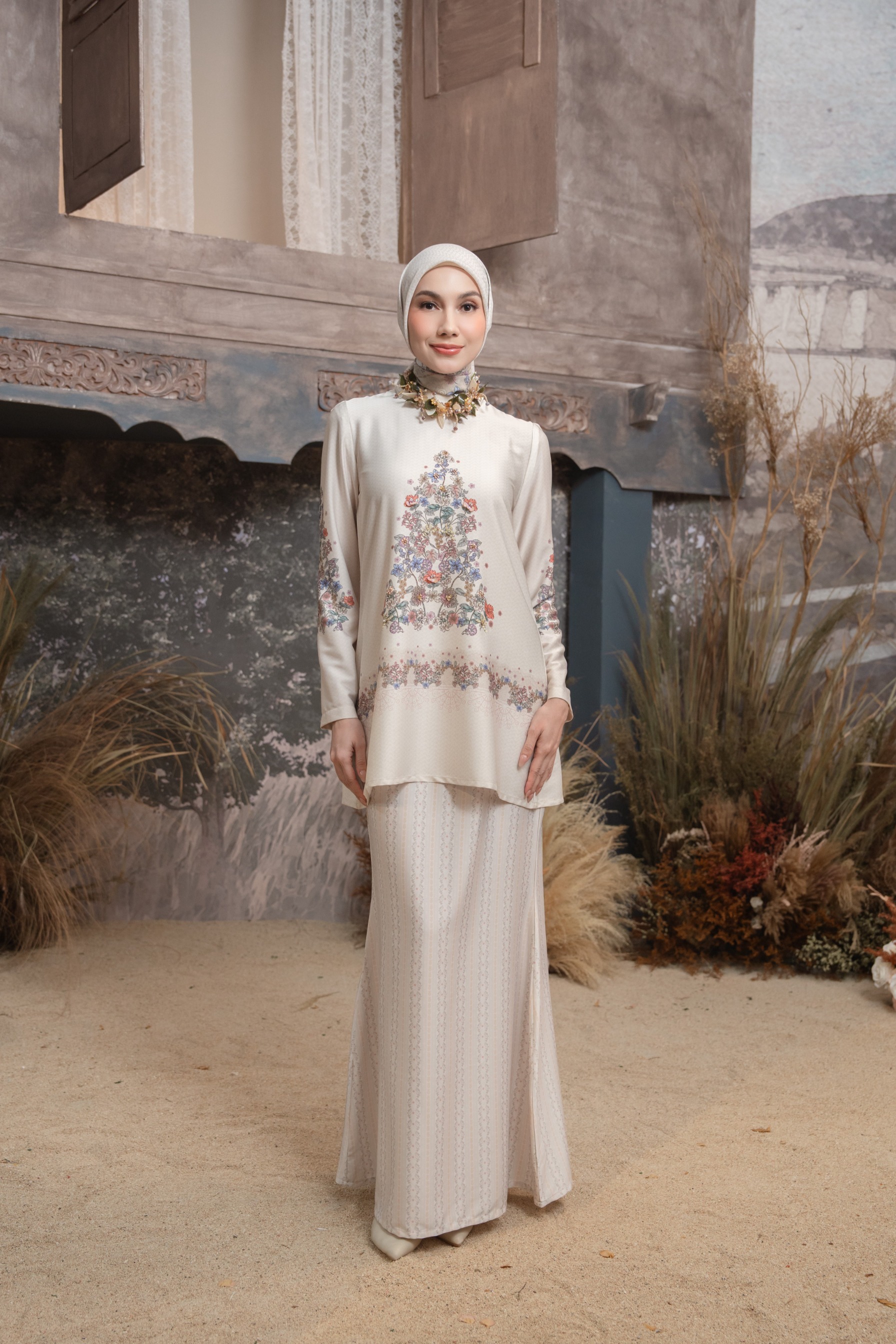 Meutia Kurung Ivory Pearl