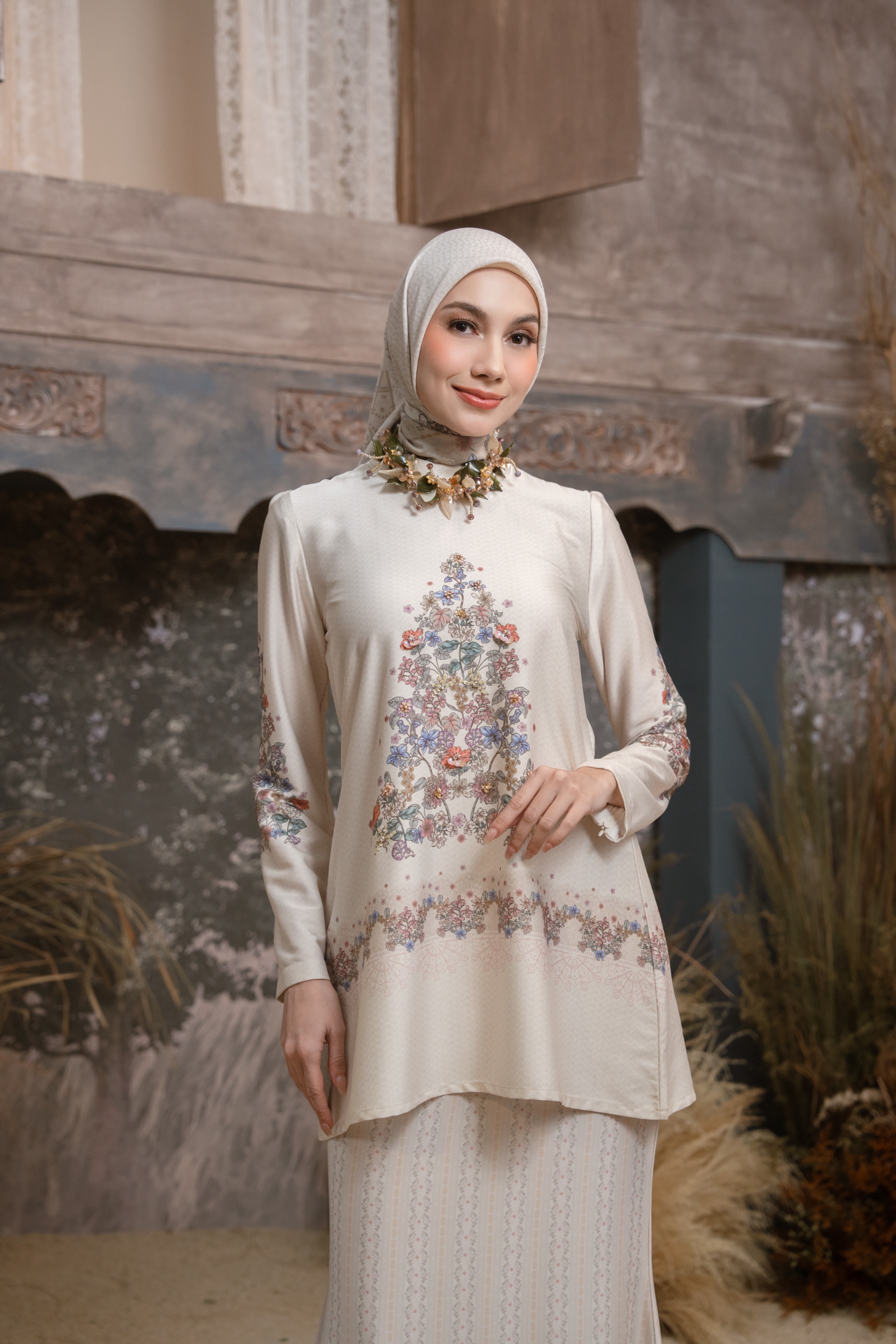 Meutia Kurung Ivory Pearl