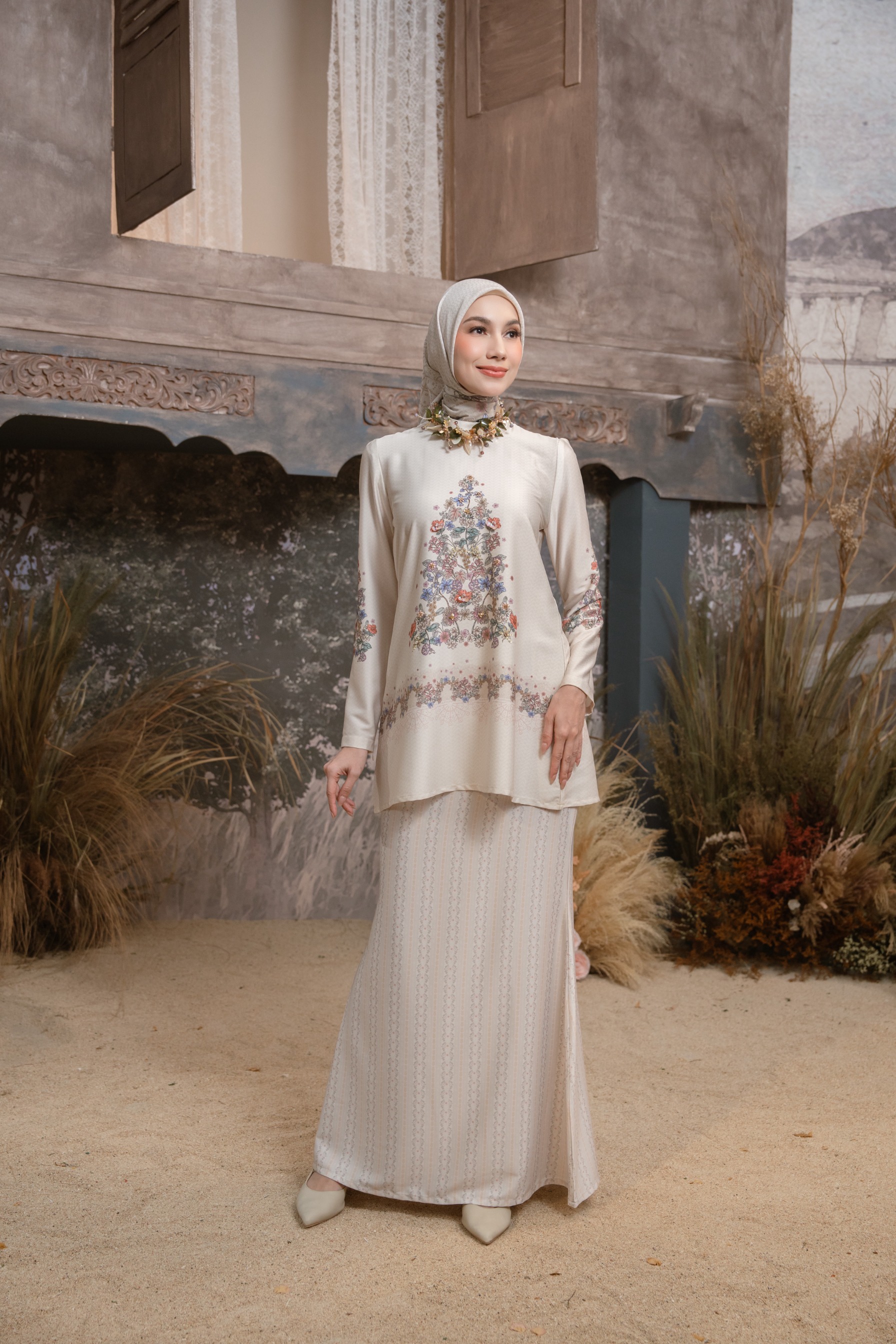 Meutia Kurung Ivory Pearl