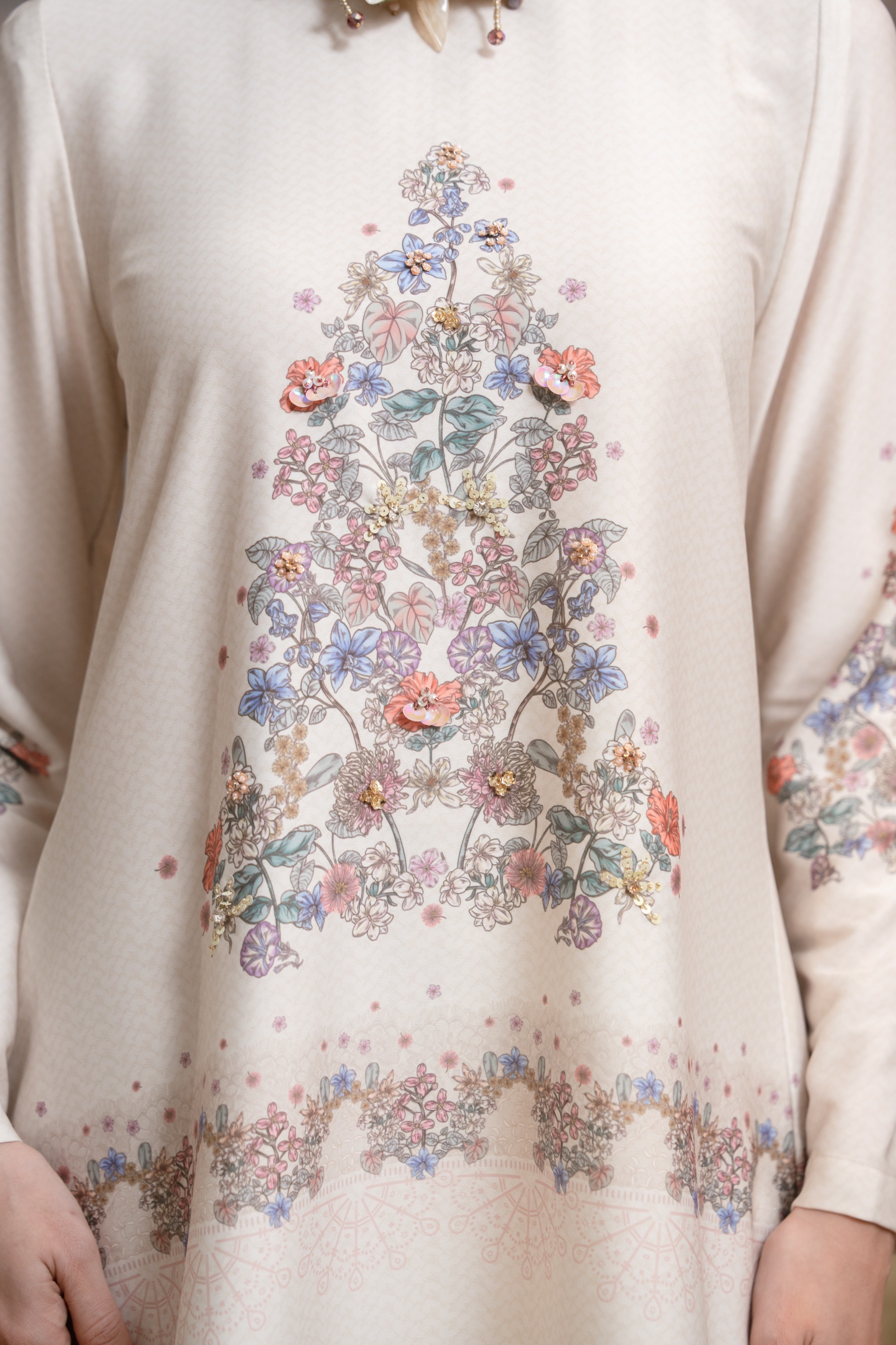 Meutia Kurung Ivory Pearl
