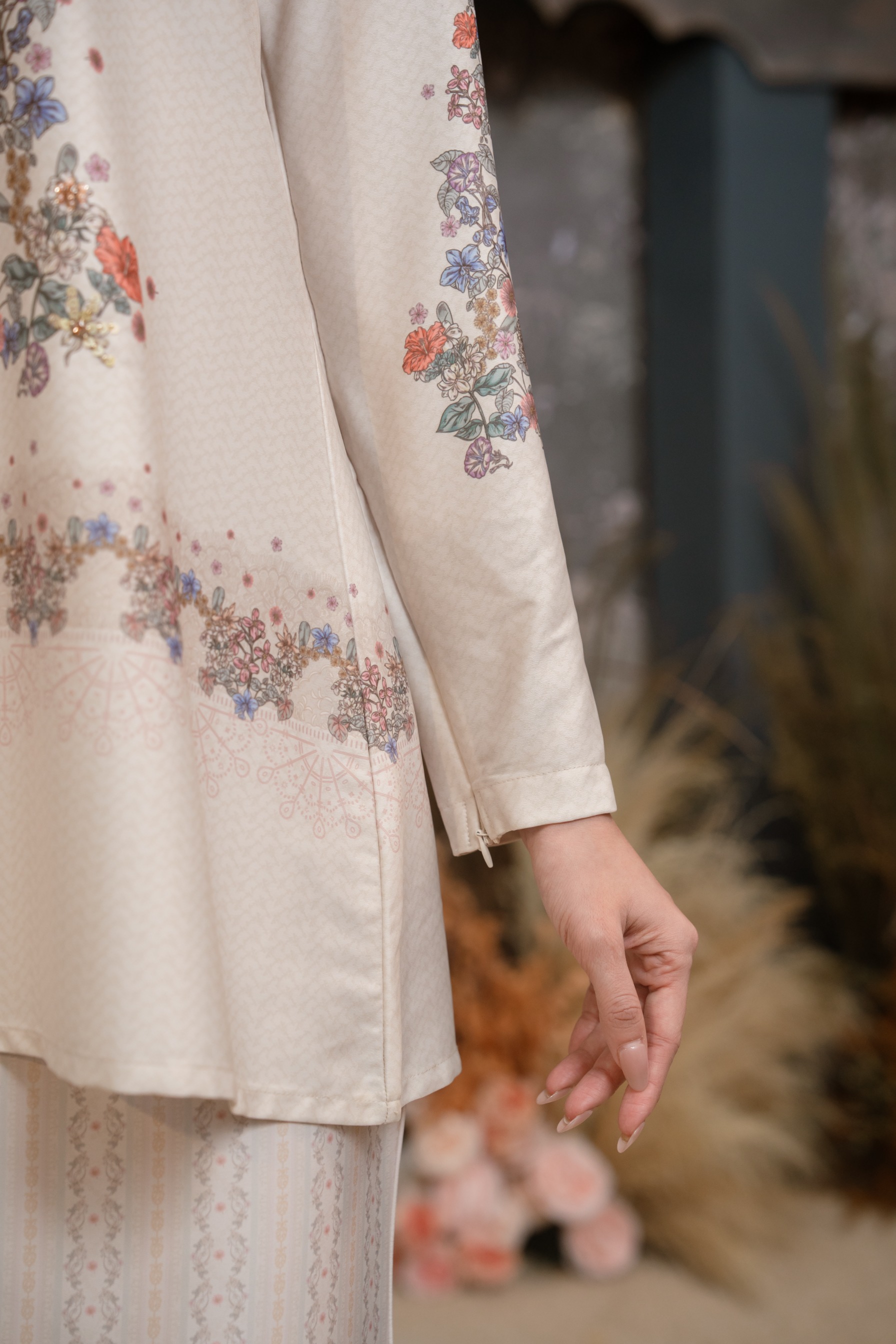 Meutia Kurung Ivory Pearl