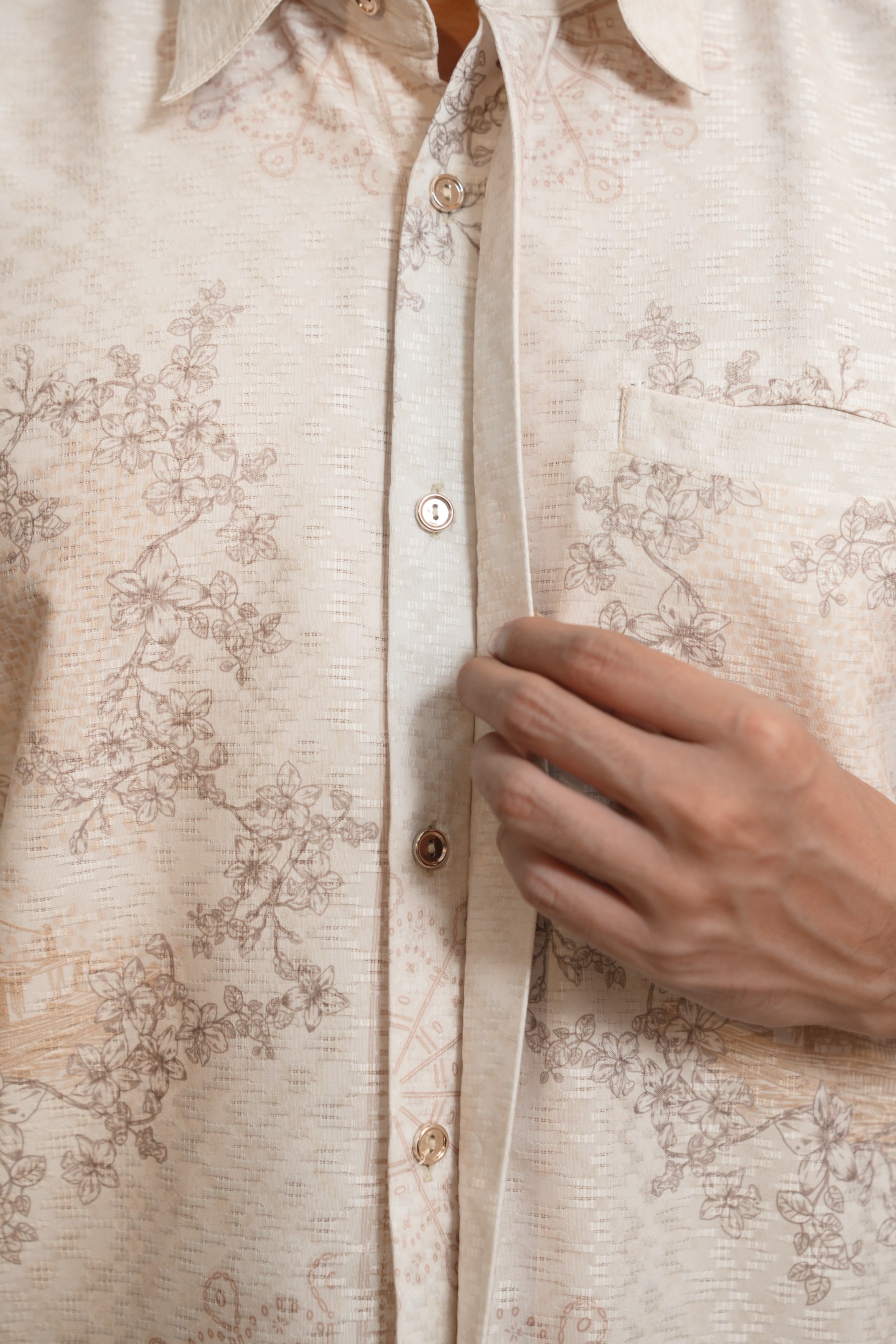 Meutia Shirt Men in Ivory Pearl