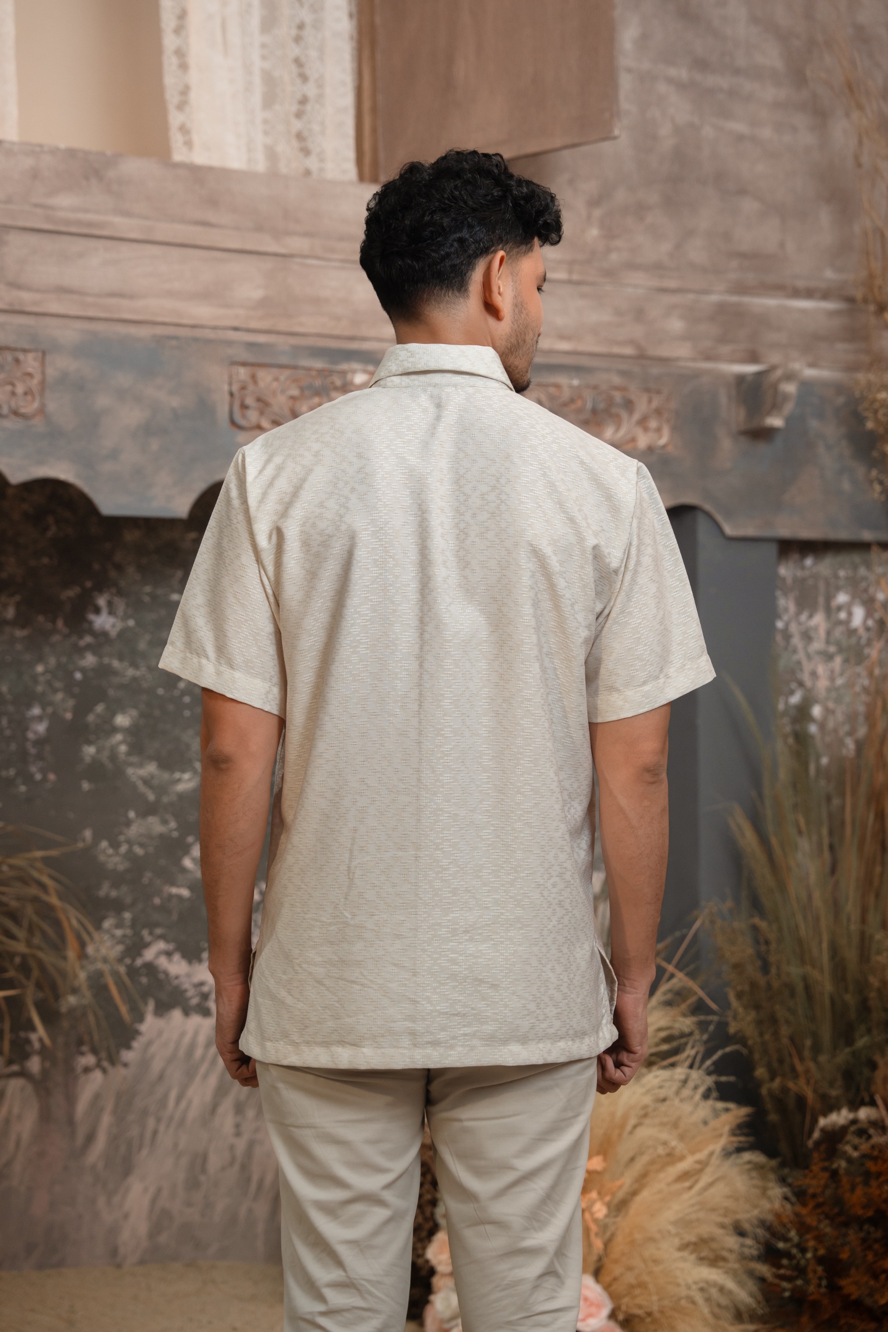 Meutia Shirt Men in Ivory Pearl
