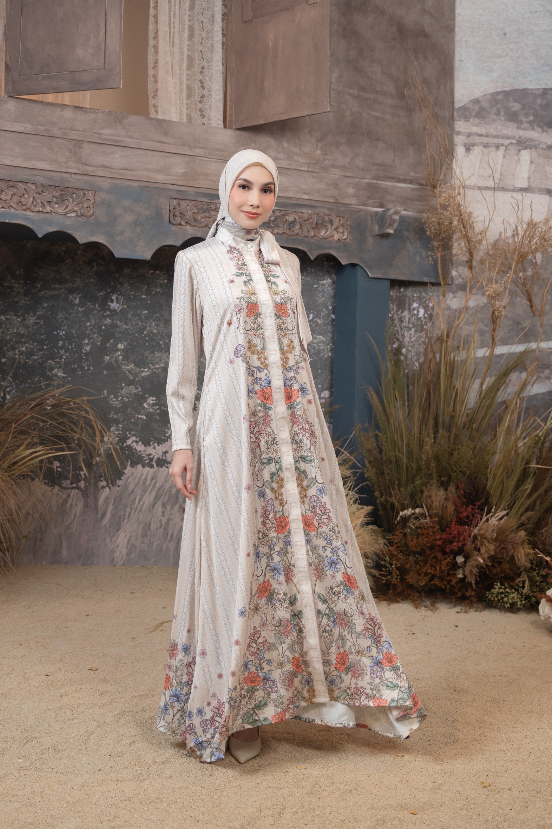 Meutia Dress in Ivory Pearl
