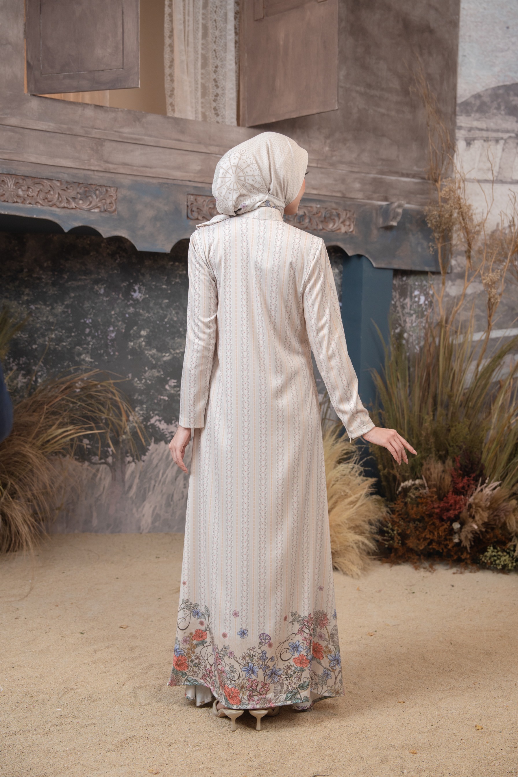 Meutia Dress in Ivory Pearl