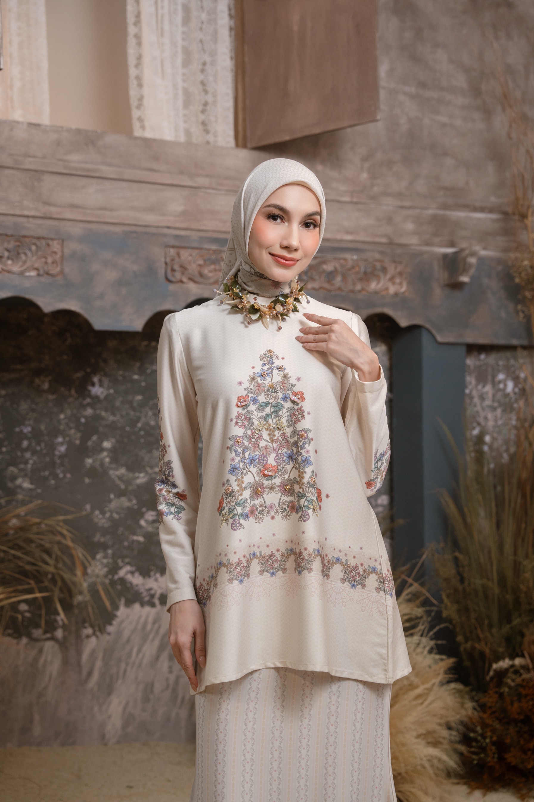 Meutia Kurung Ivory Pearl