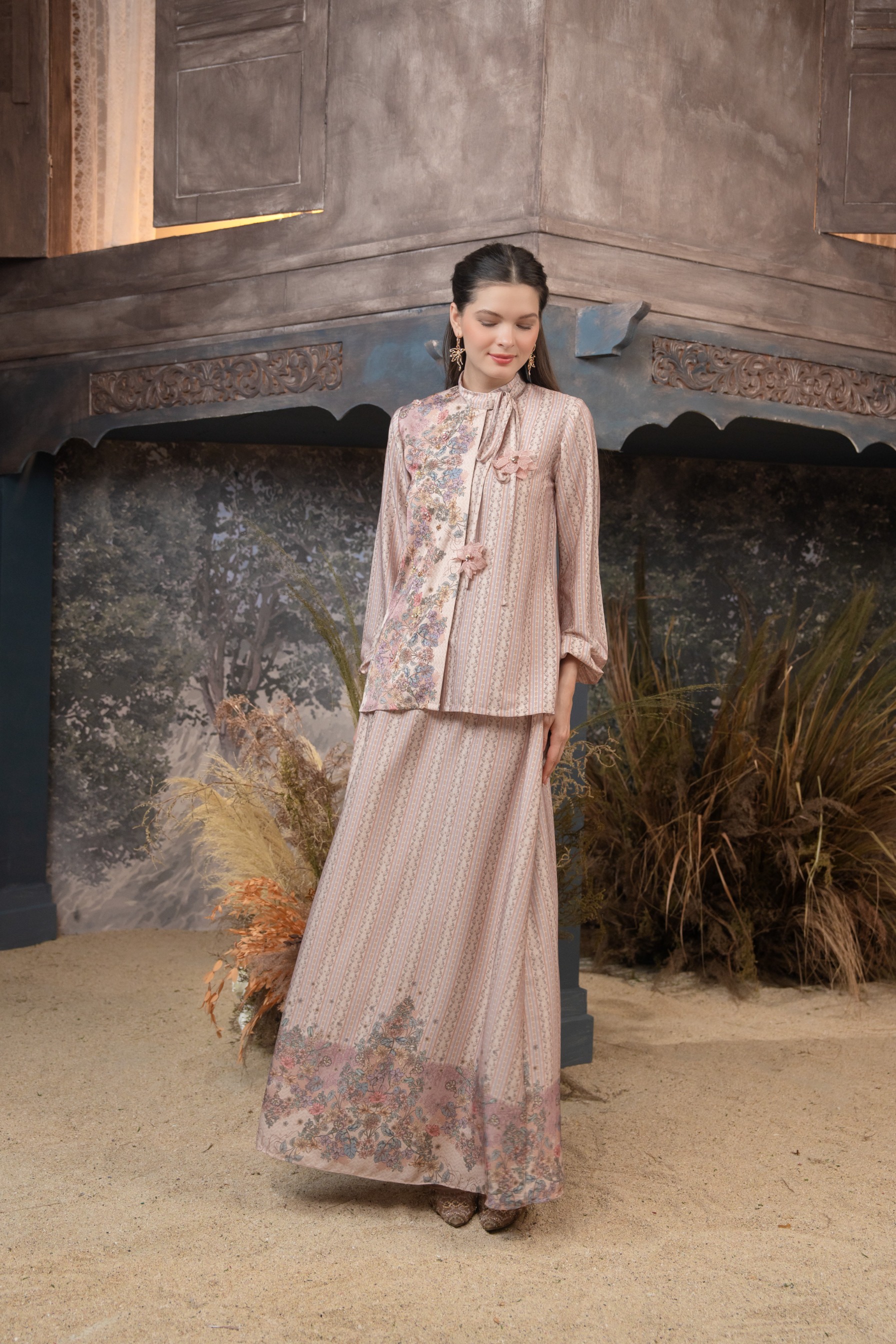 Meutia One Set in Woodrose