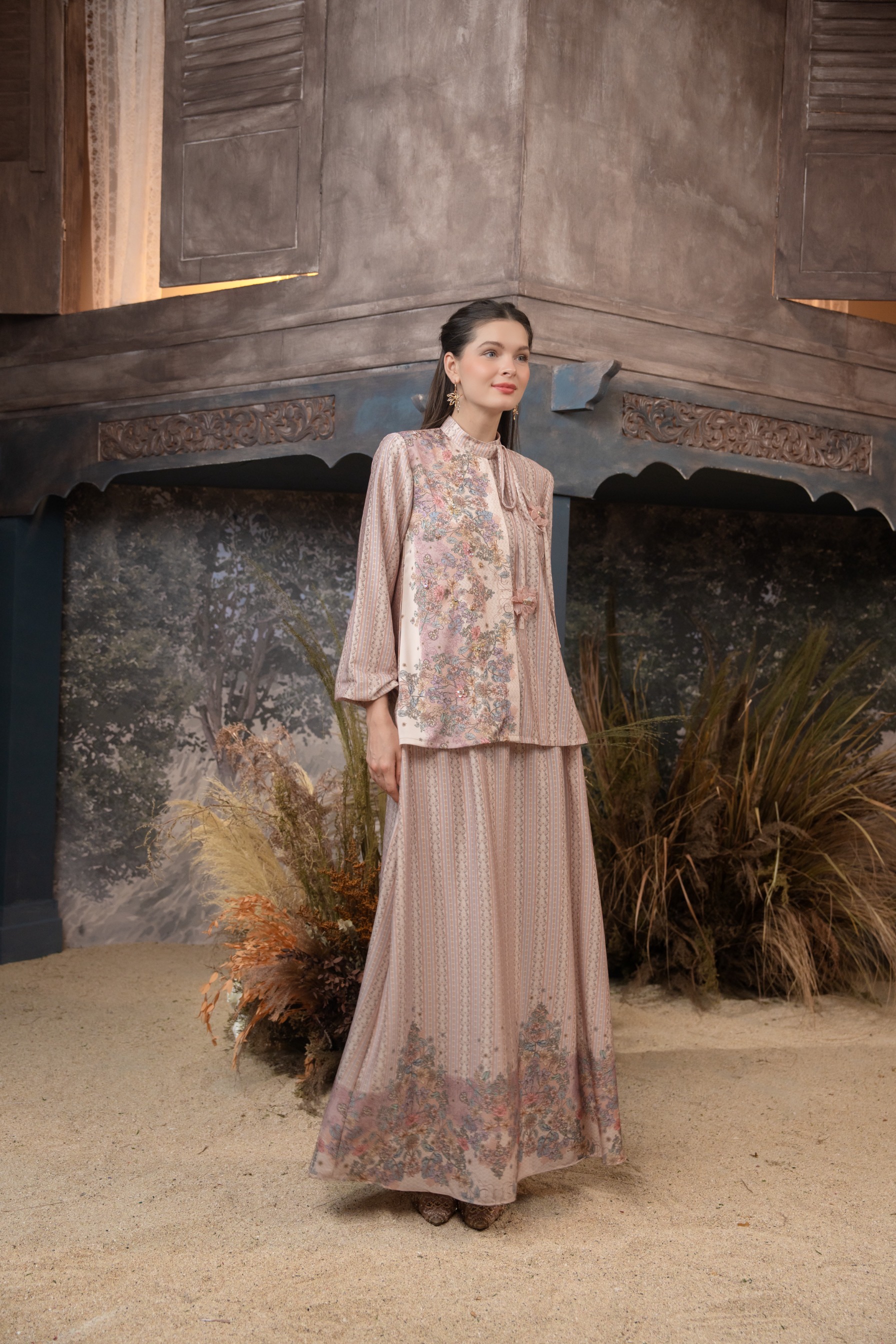 Meutia One Set in Woodrose