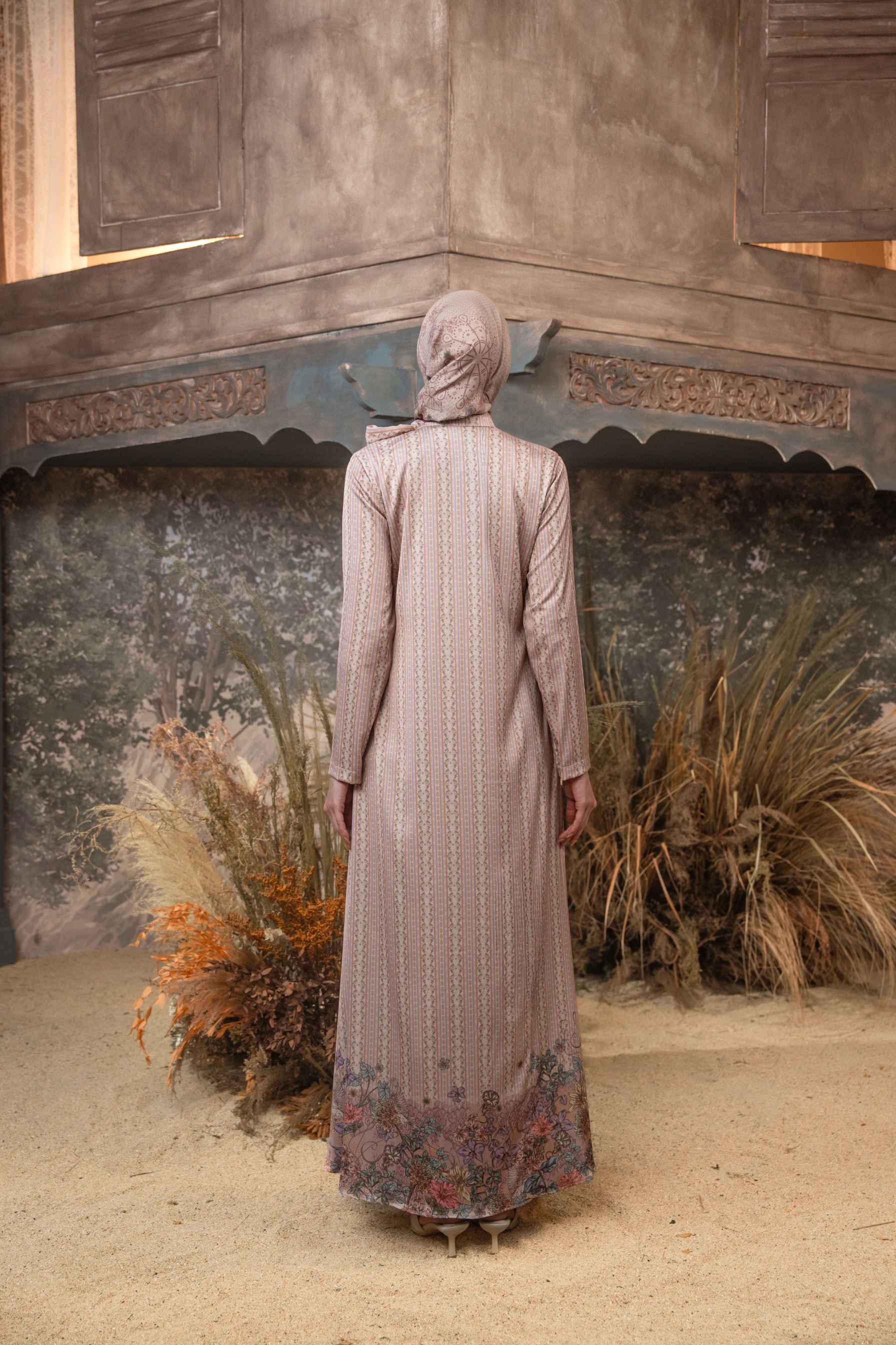 Meutia Dress in Woodrose