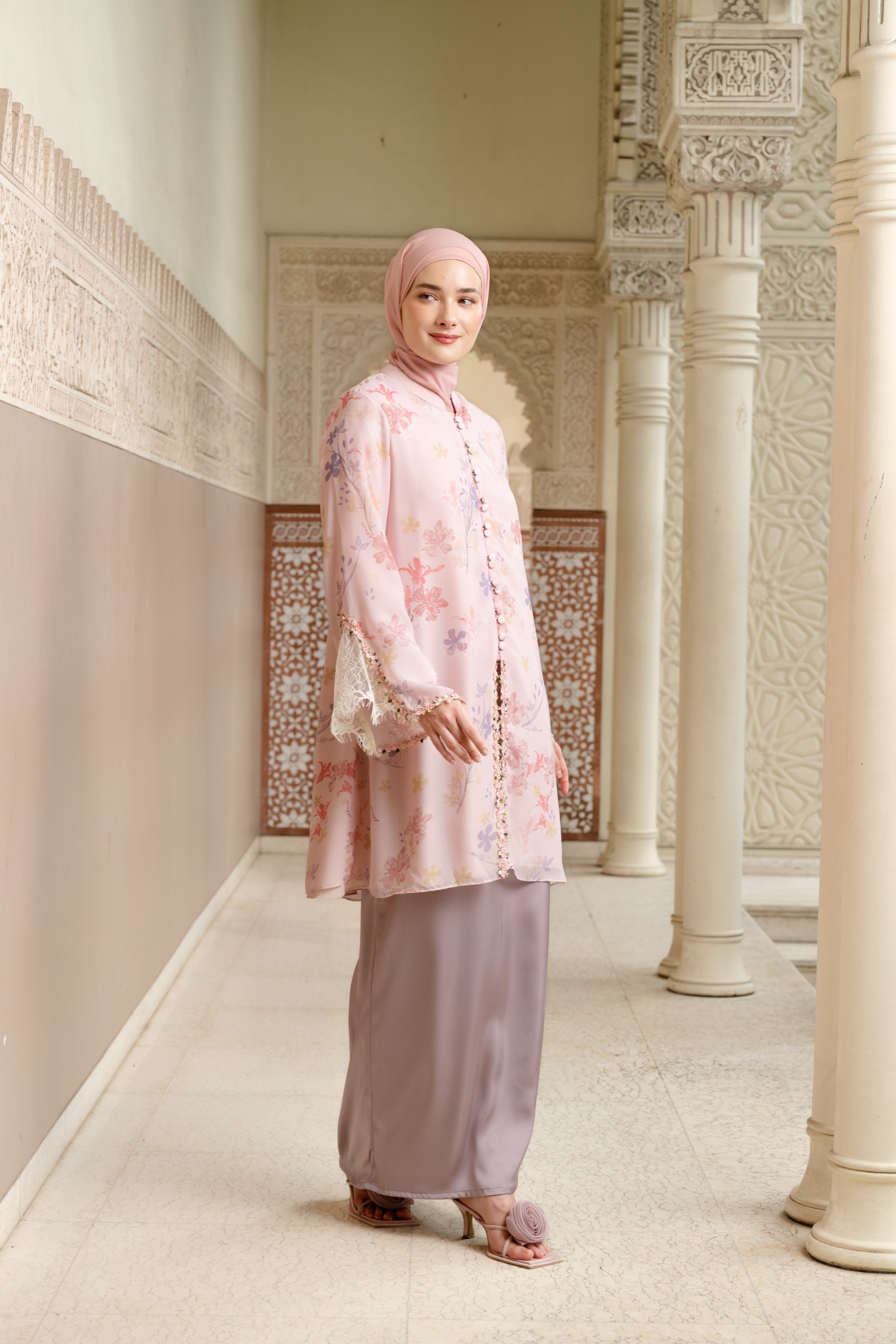 Zaleha Kurung in Lily