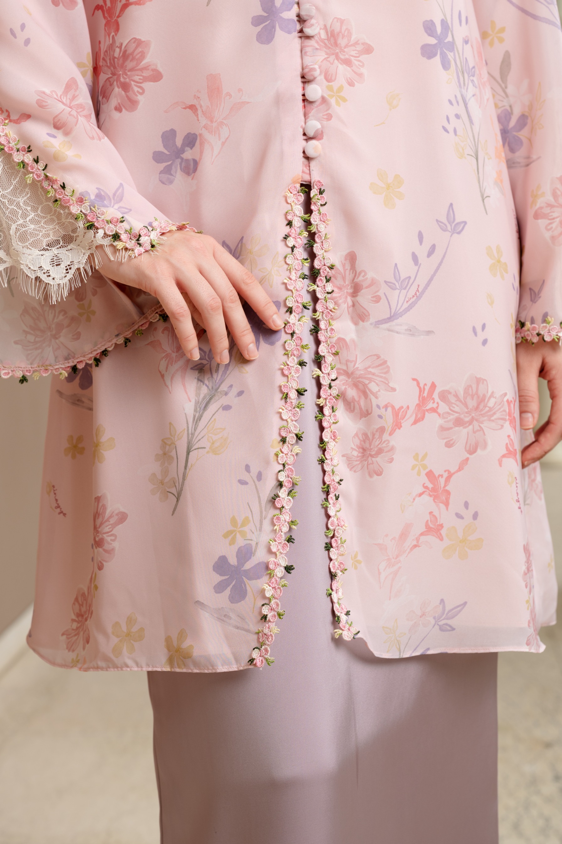 Zaleha Kurung in Lily