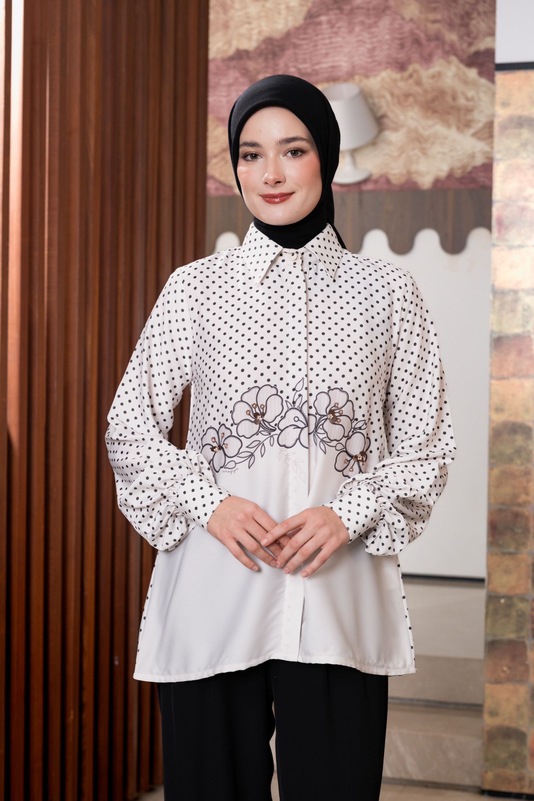 Alyssa Blouse in Black