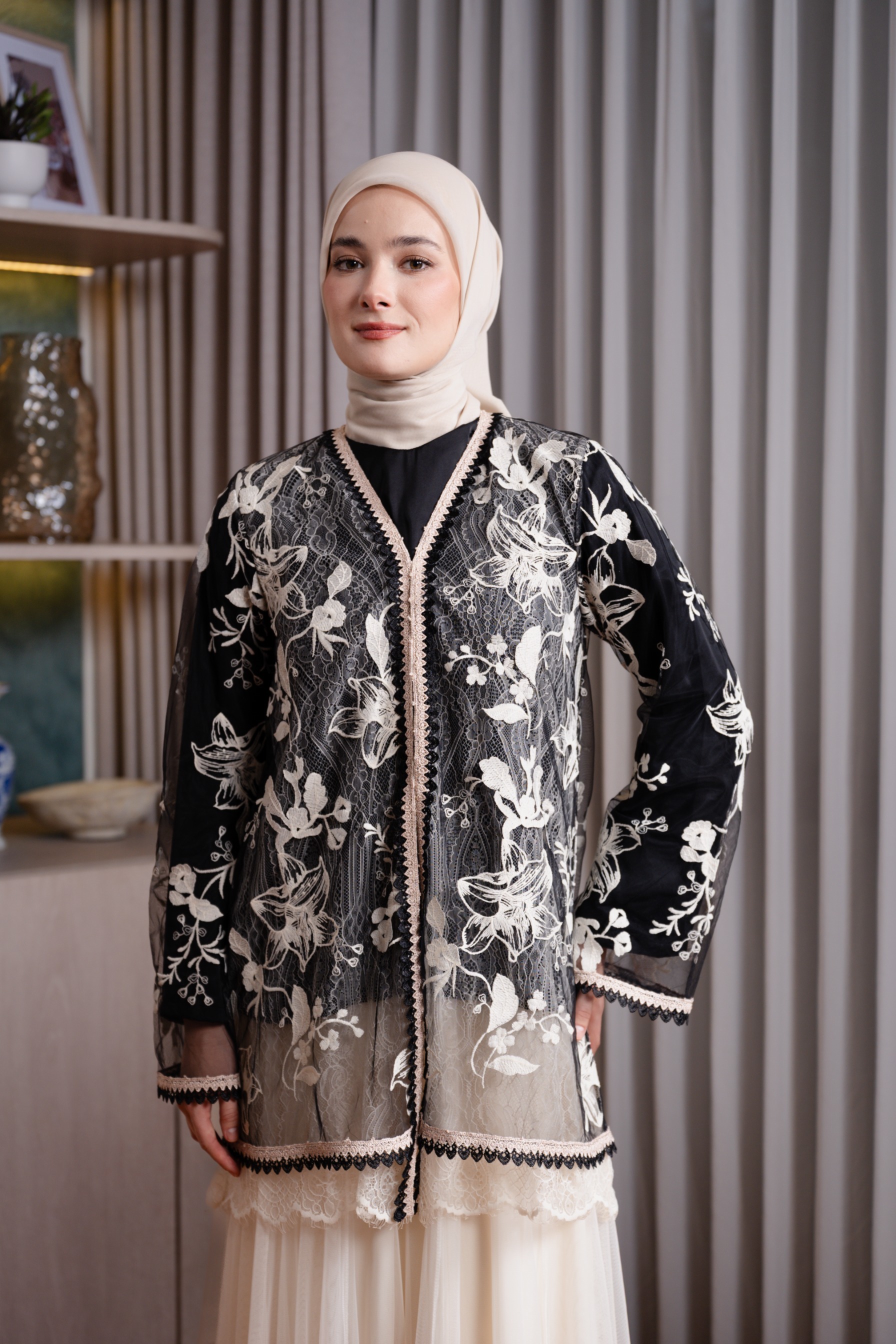 Elyse Set Outer in Black