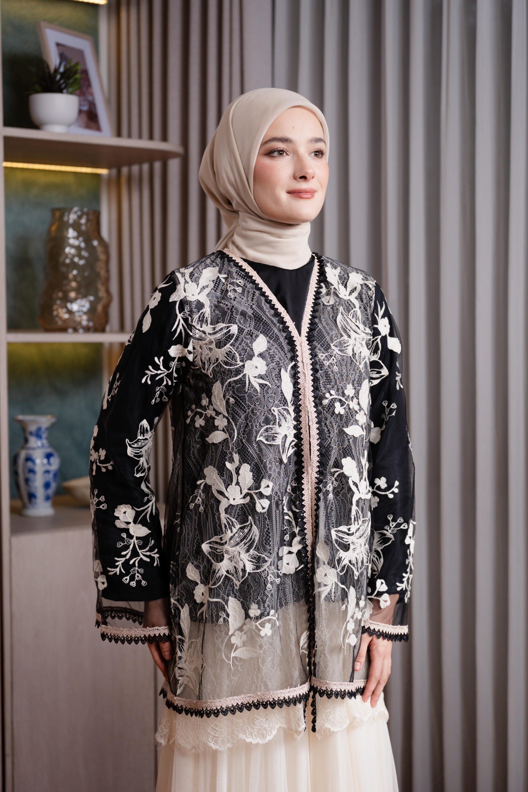 Elyse Set Outer in Black