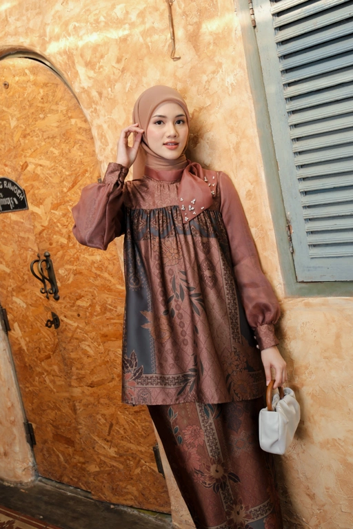 Image of Elvira Kurung in Pecan Brown