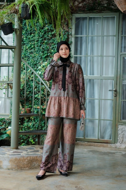 Image of Gamila One Set in Antique Green