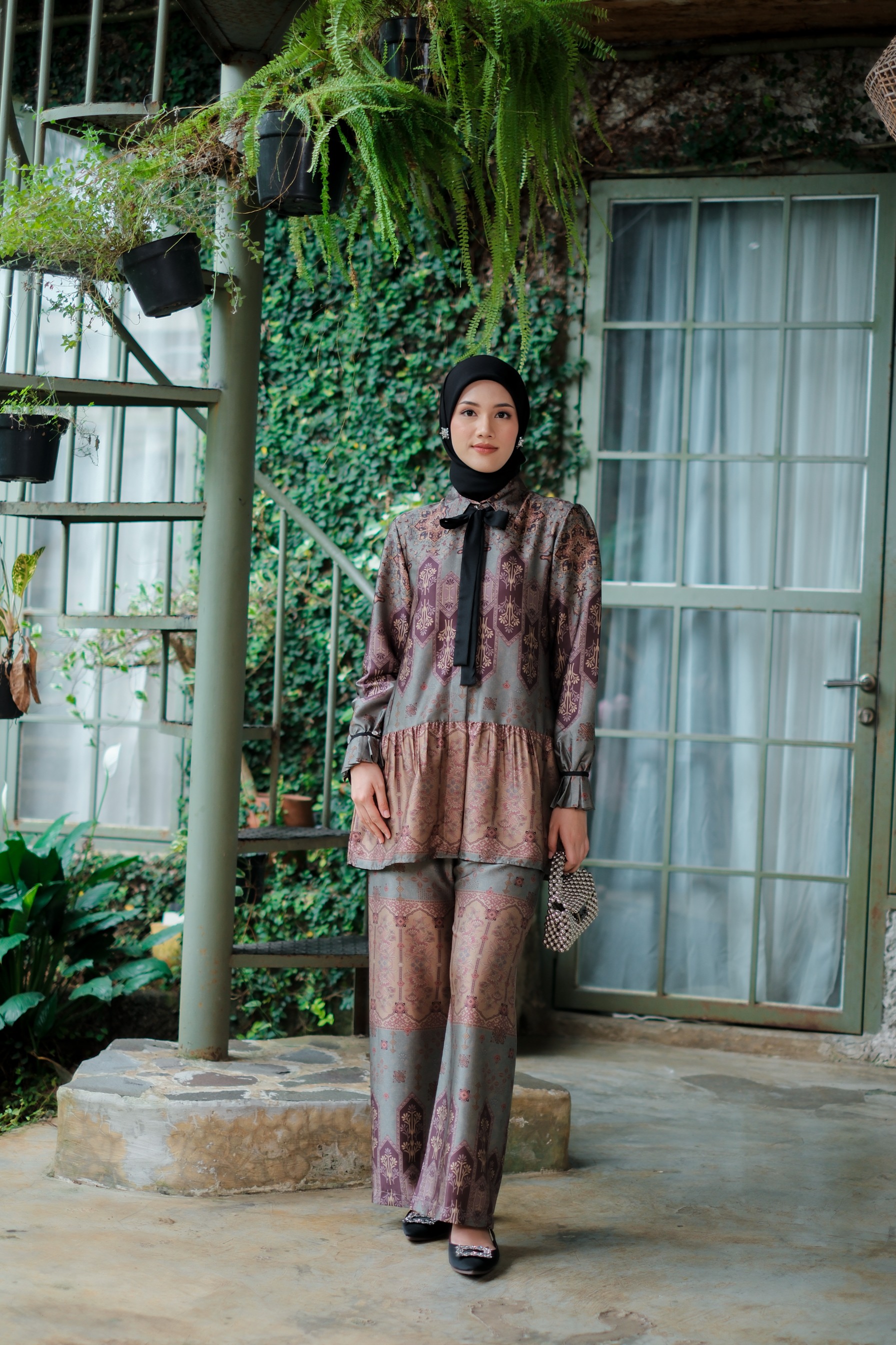 Gamila One Set in Antique Green