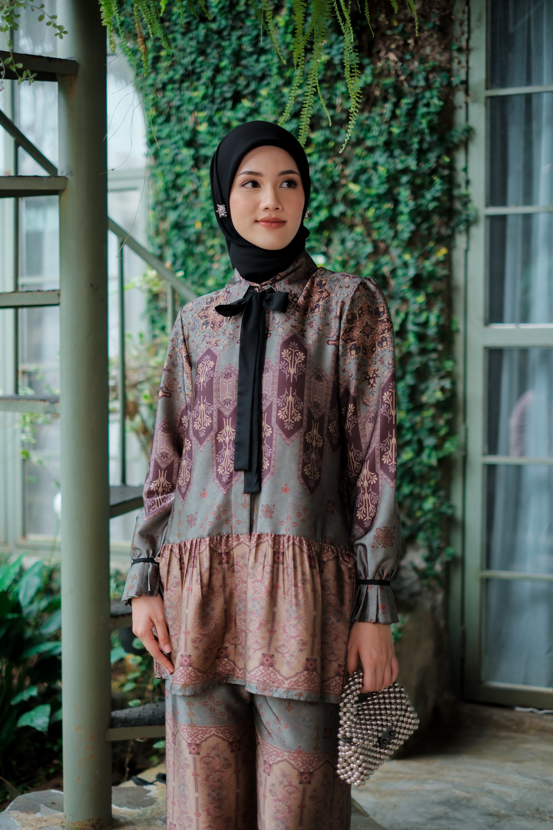 Gamila One Set in Antique Green