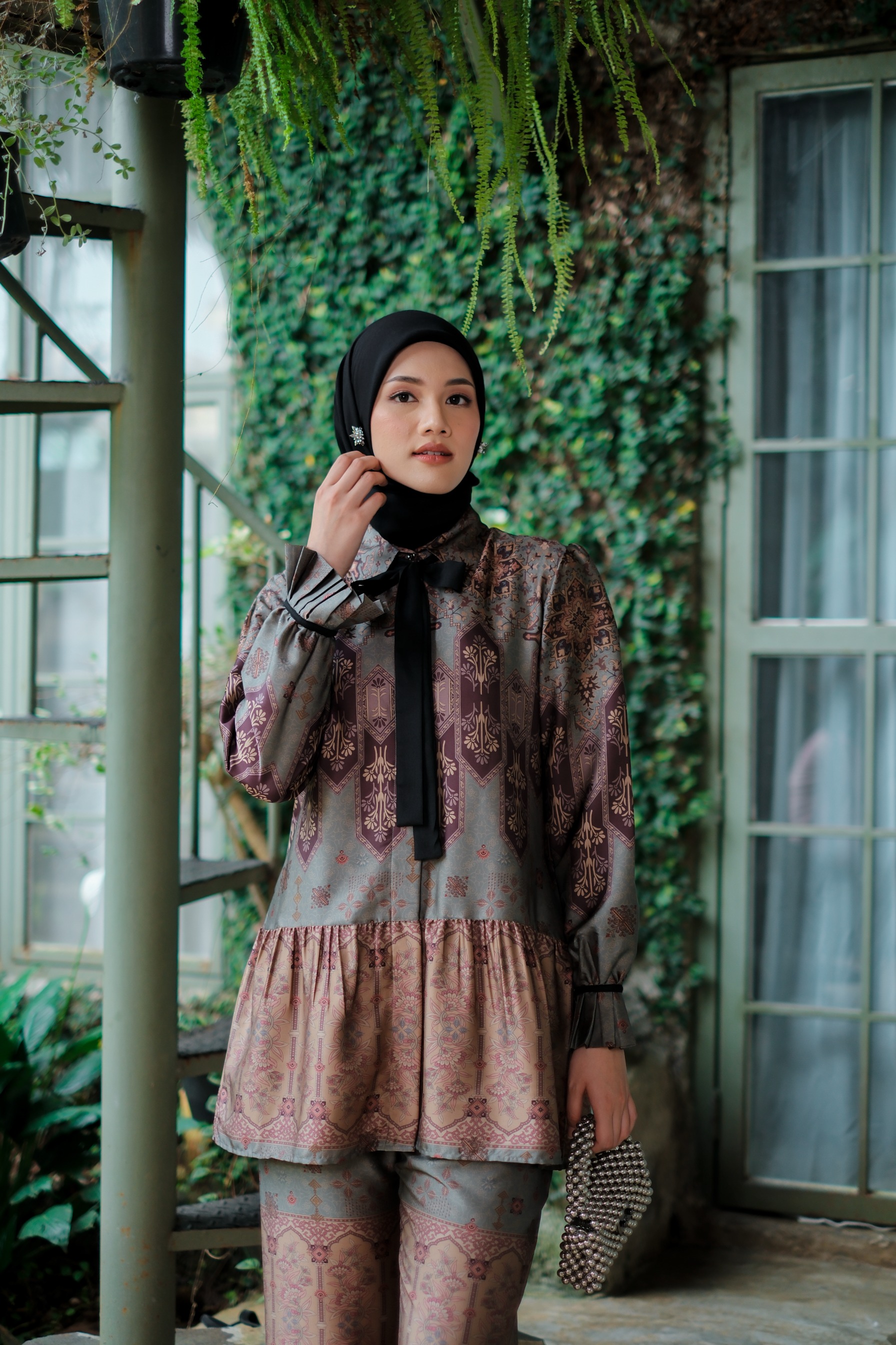 Gamila One Set in Antique Green