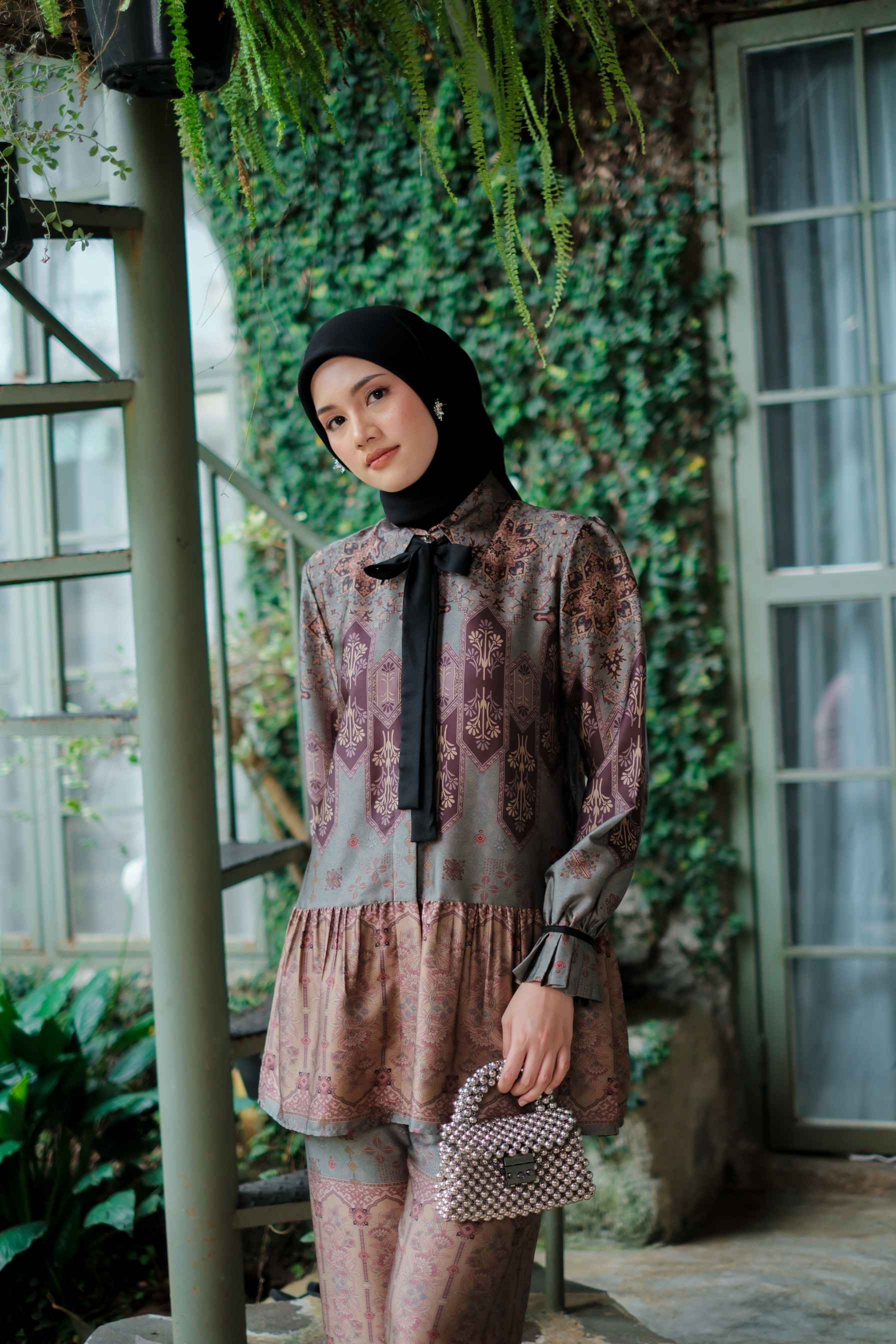 Gamila One Set in Antique Green