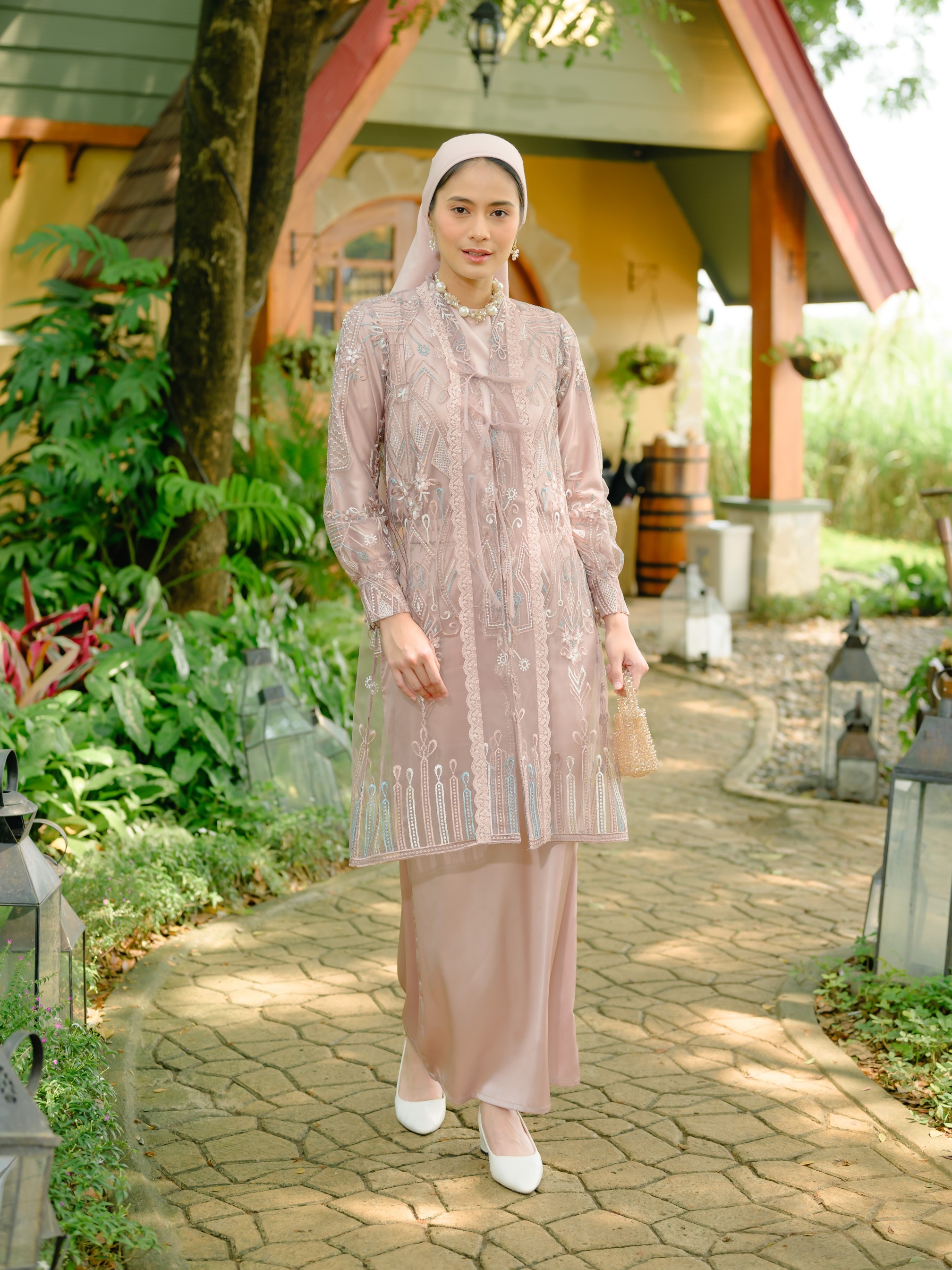 Kamila Kutubaru Lotus