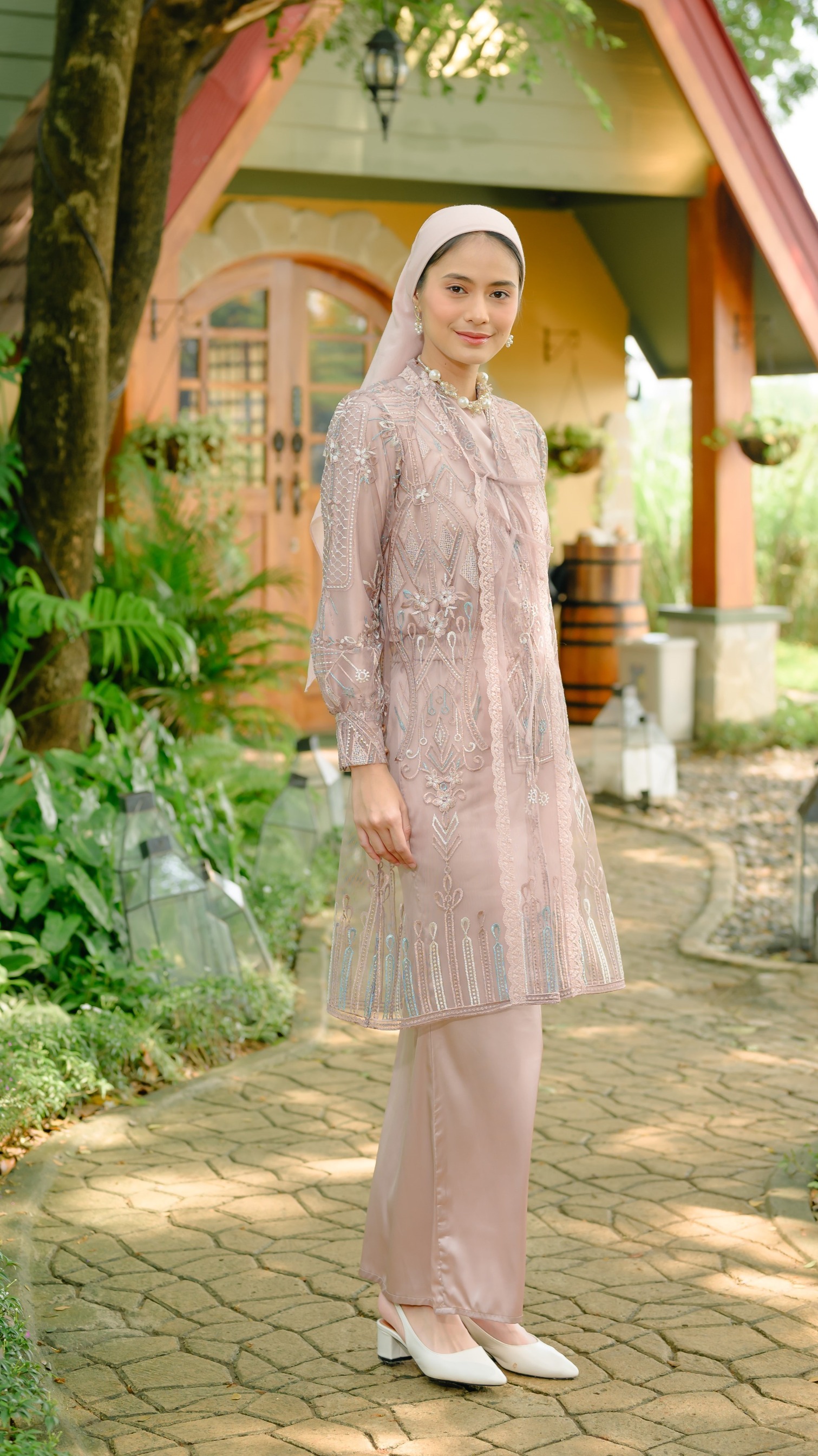Kamila Kutubaru Lotus