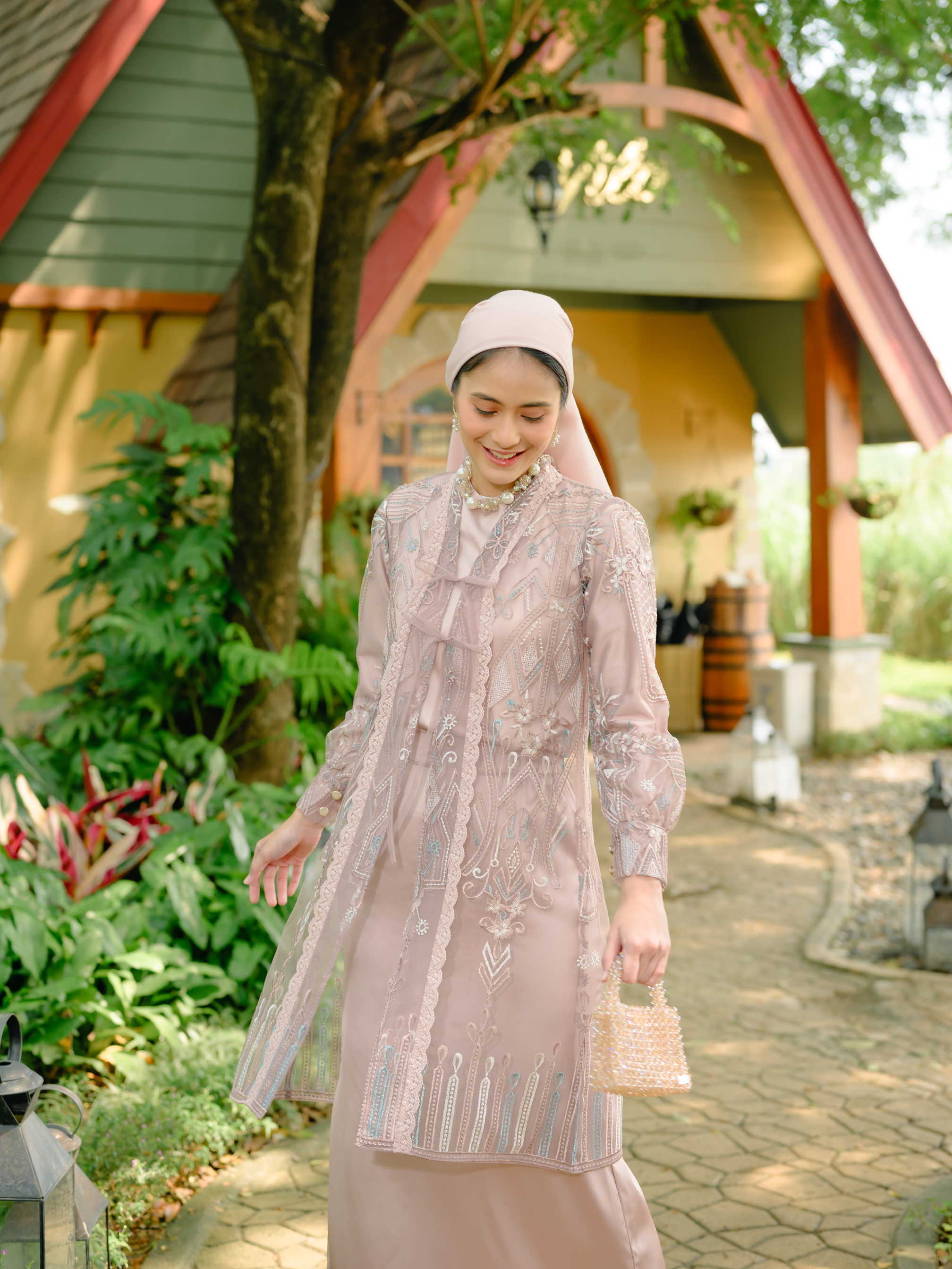 Kamila Kutubaru Lotus