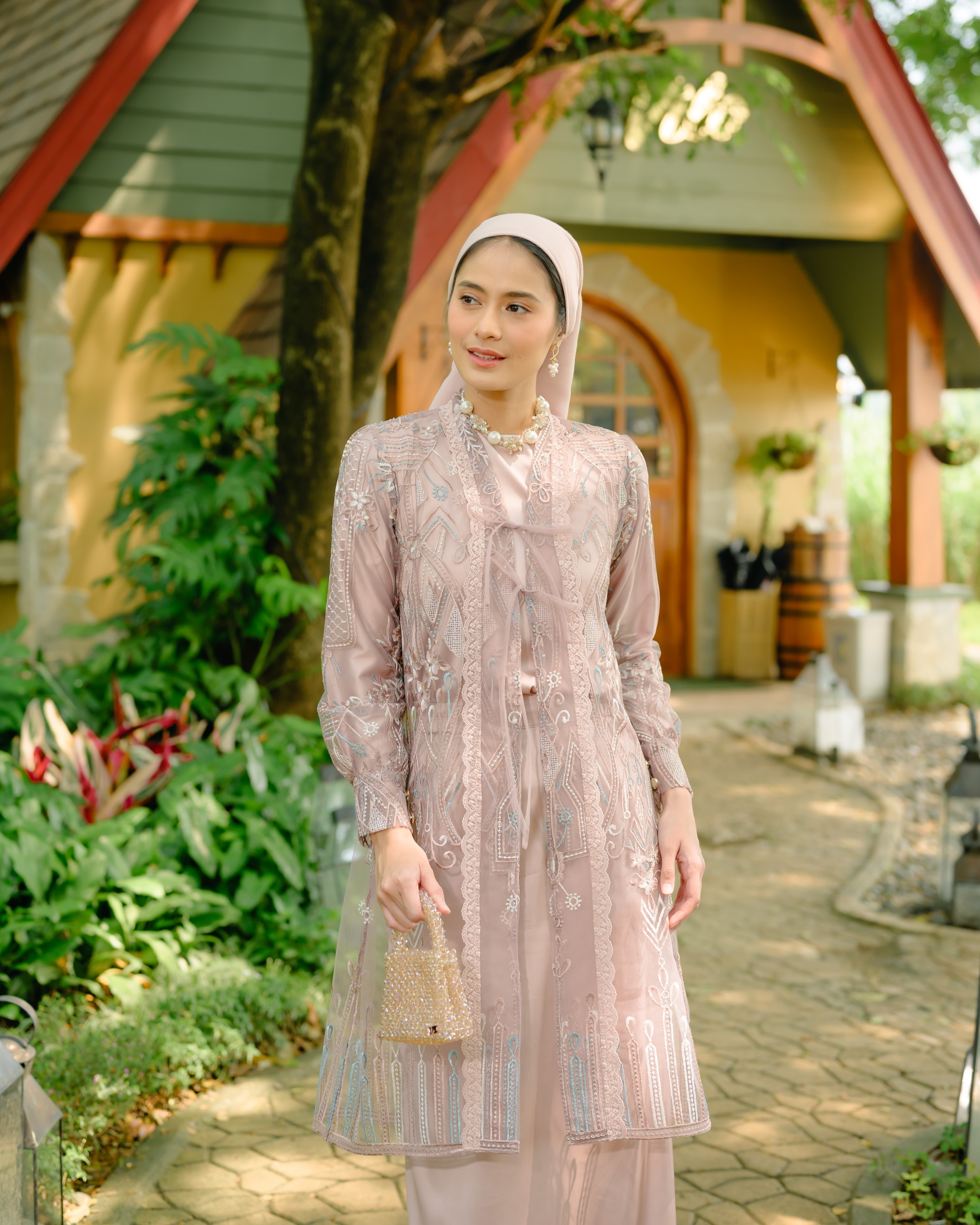 Kamila Kutubaru Lotus