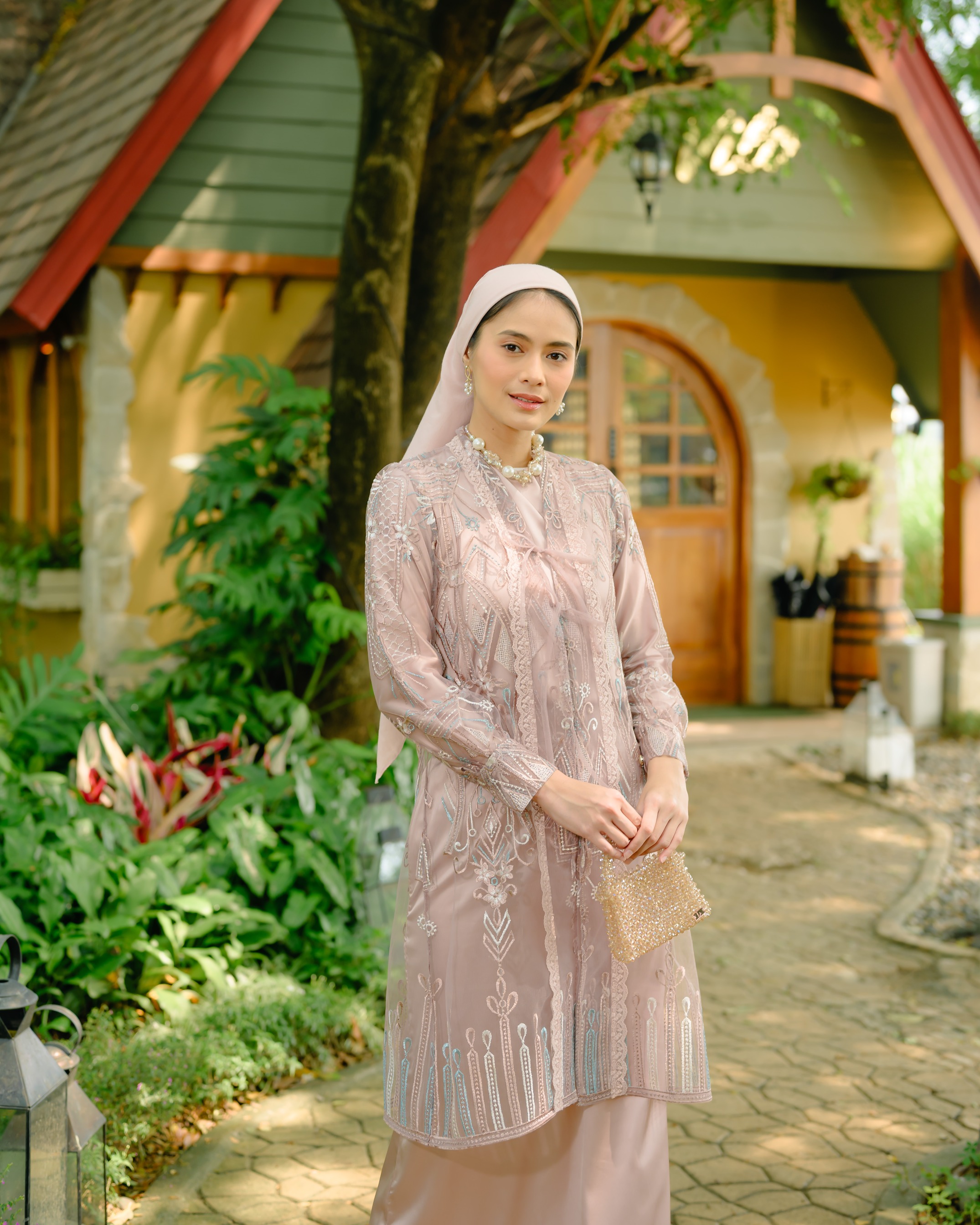 Kamila Kutubaru Lotus
