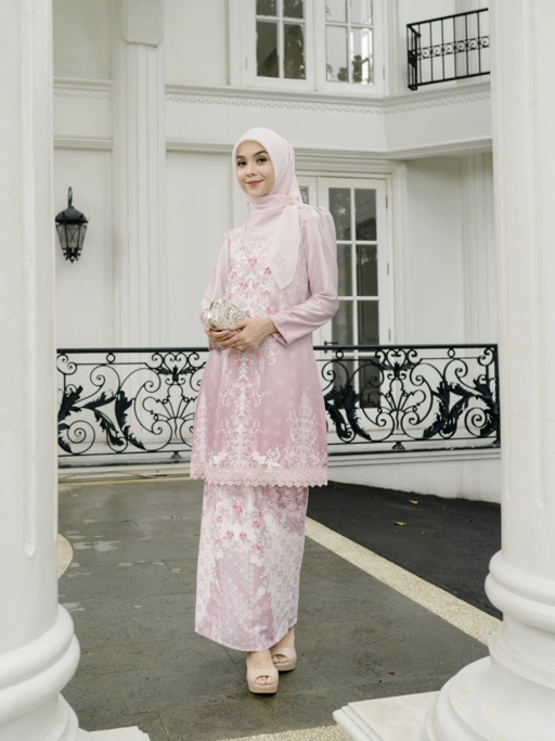 PO Hayati Kurung in Barely Pink