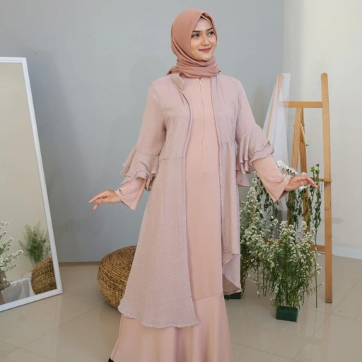 Image of Laura outer