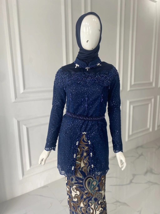Image of Meyra kebaya