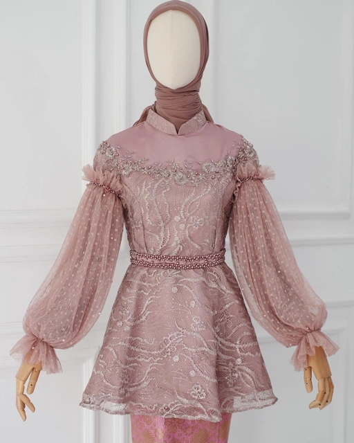 Image of Leyna kebaya
