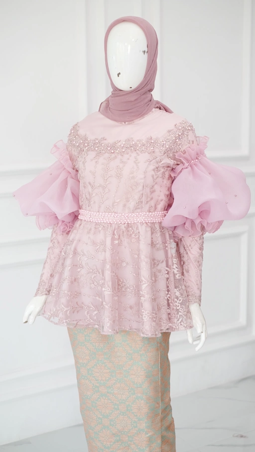 Image of Leyna kebaya