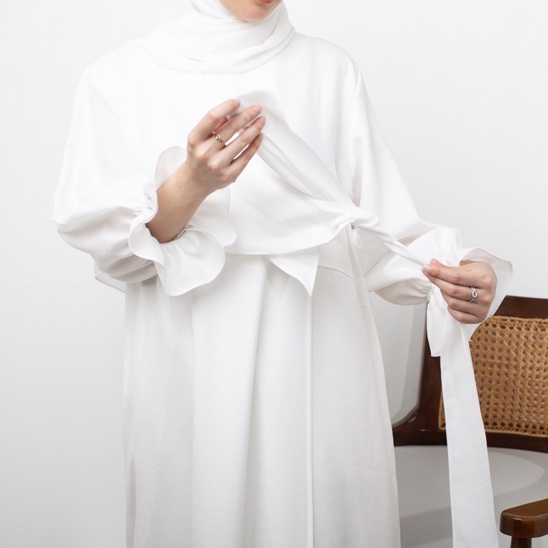 glamoura dress in white - marvshe