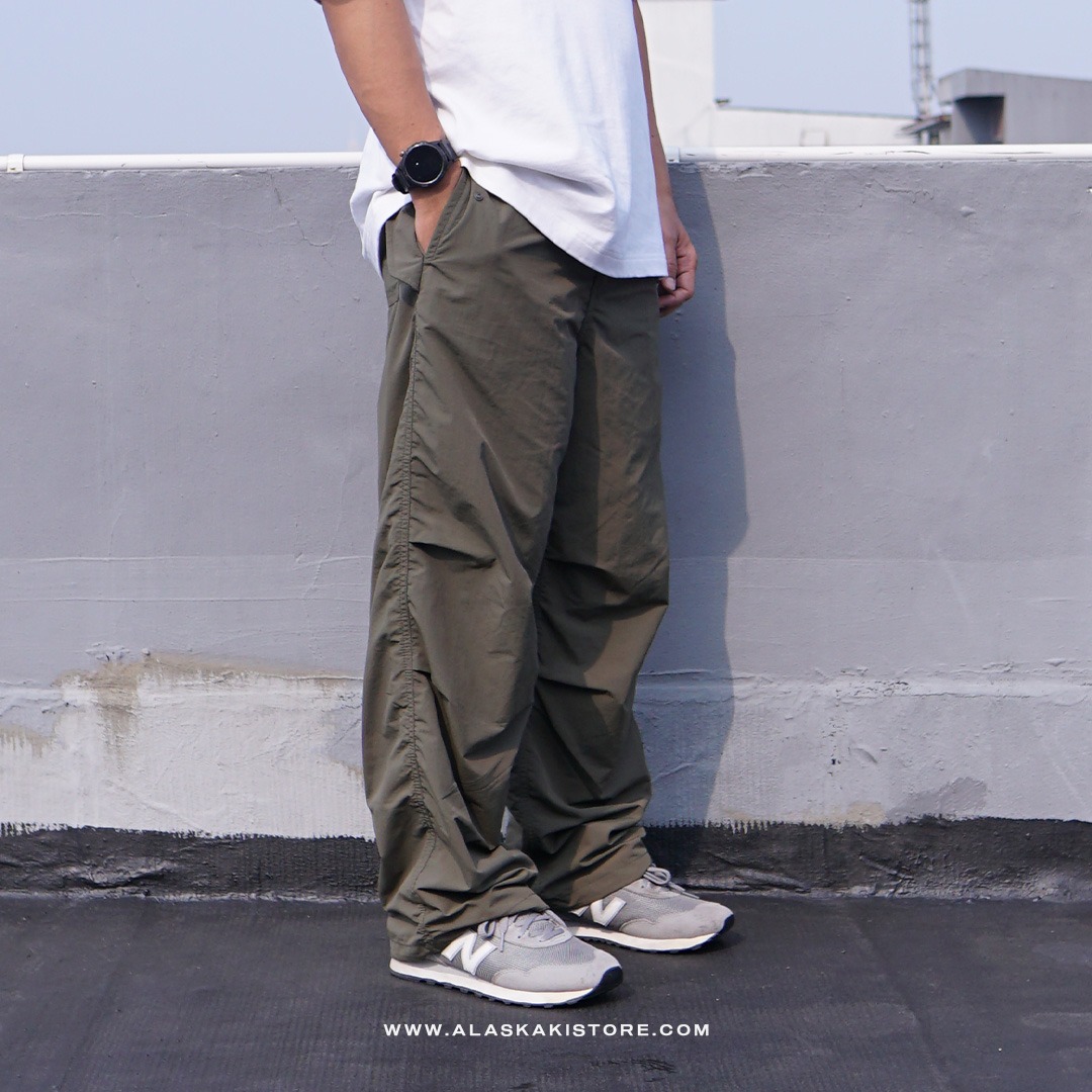 Loose Fit Parachute Pants Olive GU5026