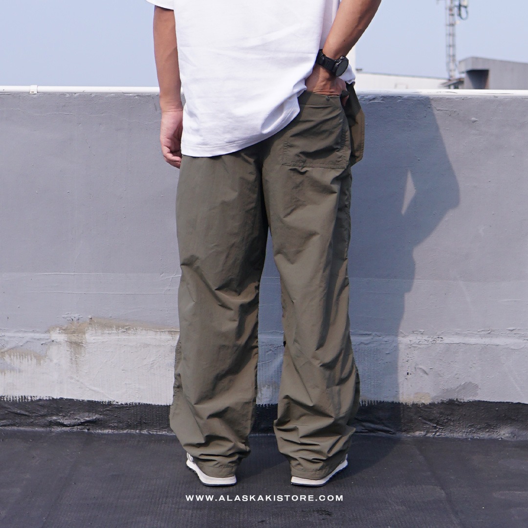 Loose Fit Parachute Pants Olive GU5026