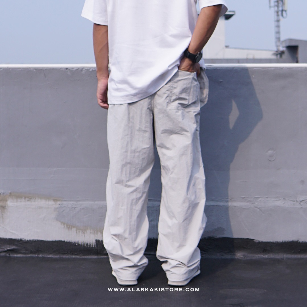 Loose Fit Parachute Pants Light Grey GU5032