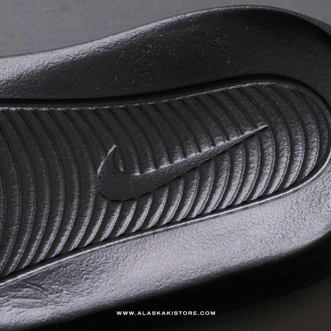 Victori One Slide Black White NK9015