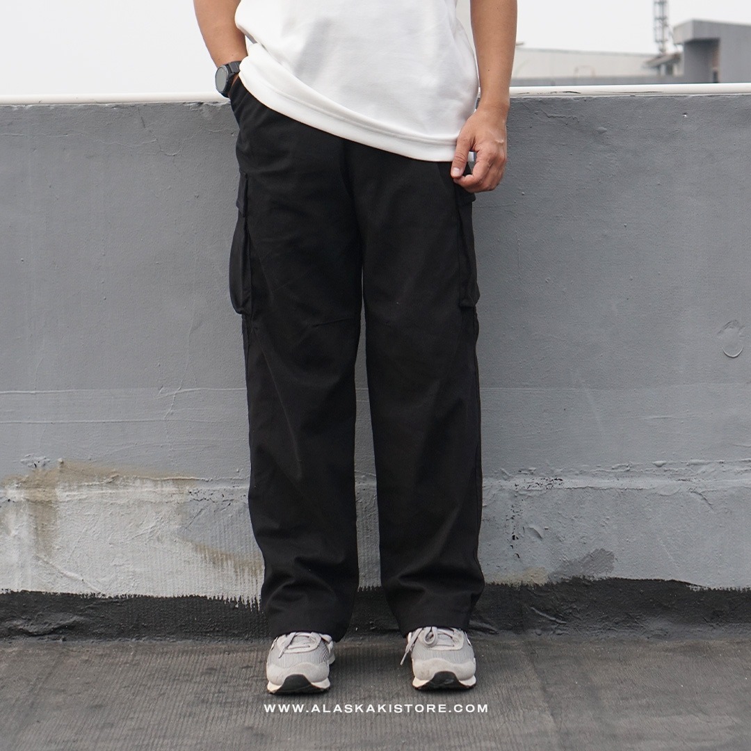Loose Cargo Pants by Common Issue Black CI5017