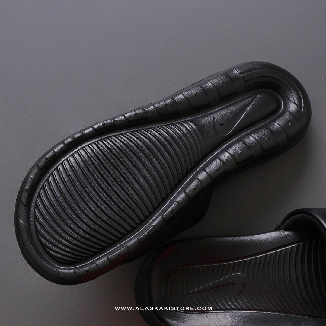 Victori One Slide Black White NK9015