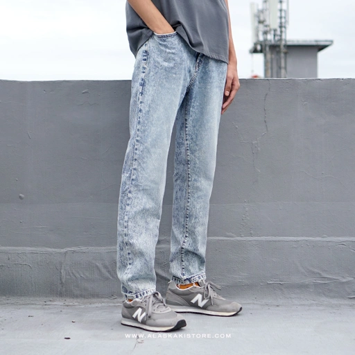 Image of Regular Tapered Denim Jeans Light Washed GI5003