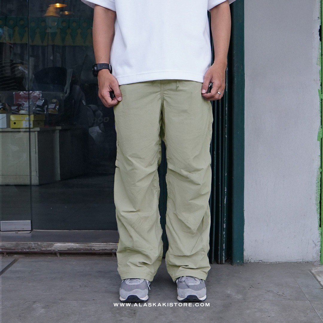 Loose Fit Parachute Pants Light Sage GU5024