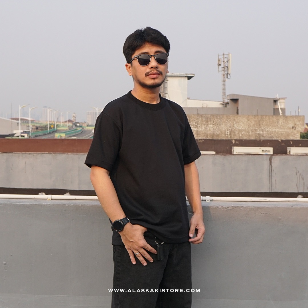 Cotton Blend Heavyweight Oversized Tshirt by Common Issue Black CI4044
