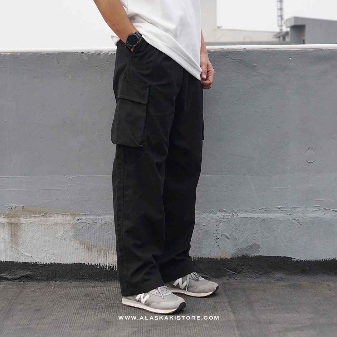 Loose Cargo Pants by Common Issue Black CI5017