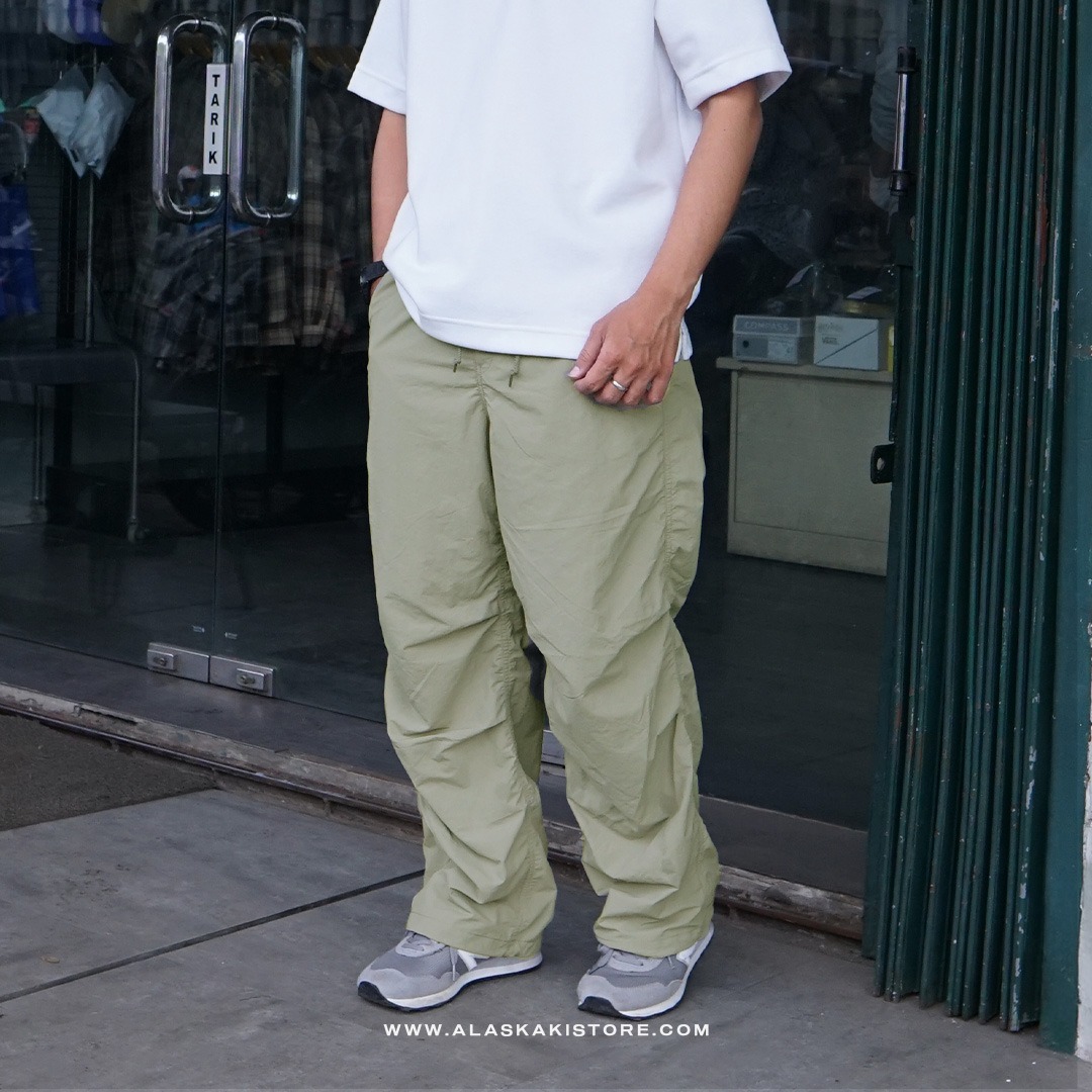 Loose Fit Parachute Pants Light Sage GU5024