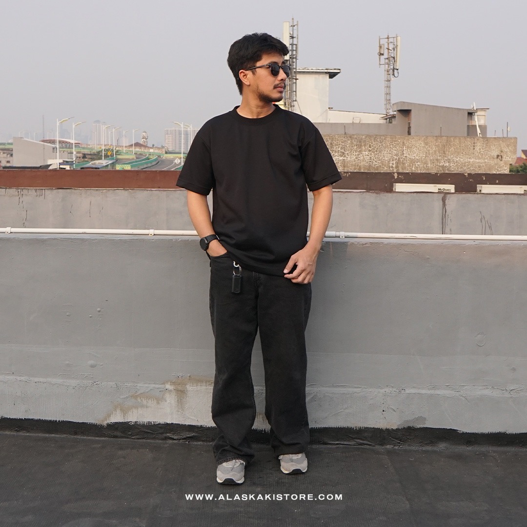 Cotton Blend Heavyweight Oversized Tshirt by Common Issue Black CI4044