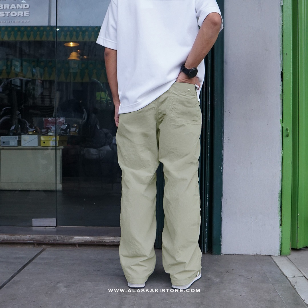 Loose Fit Parachute Pants Light Sage GU5024