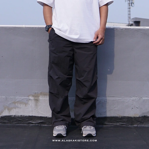 Image of Loose Fit Parachute Pants Black GU5025