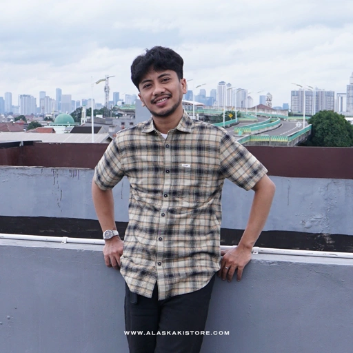 Image of Short Sleeve Plaid Shirt Khaki WR2008